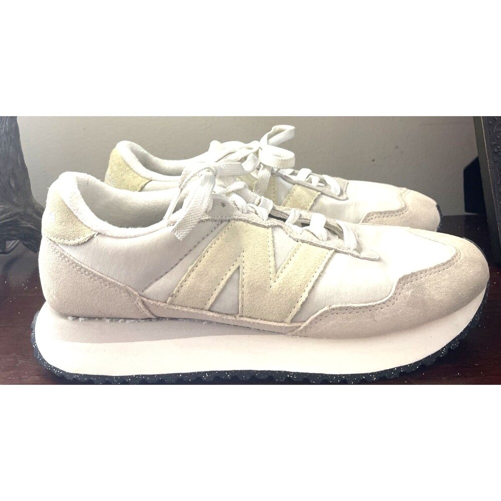 New Balance 237 (V1)  Sea Salt with Moonbeam Woman’s Size 10 Mens 8.5